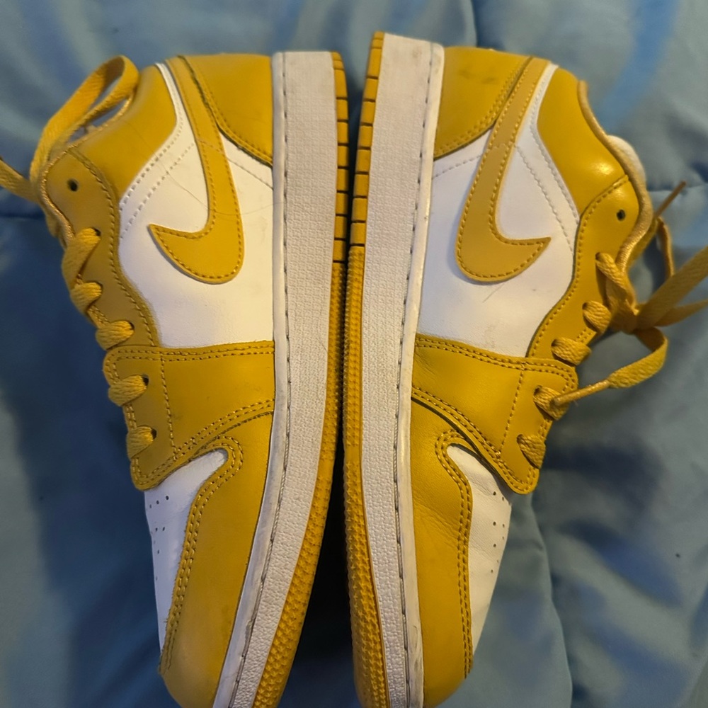 Jordan 1 Low - Yellow and White Sneakers aka Pollen 1s